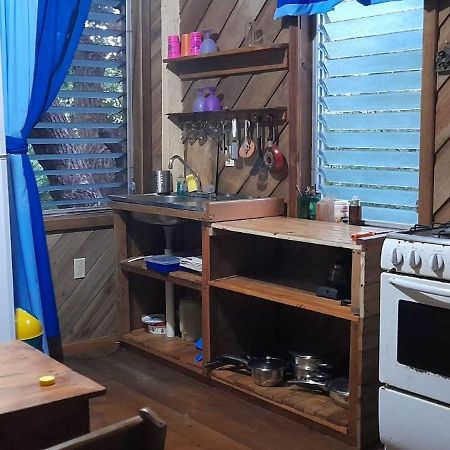 Apartments Chez Milady Utila Bagian luar foto