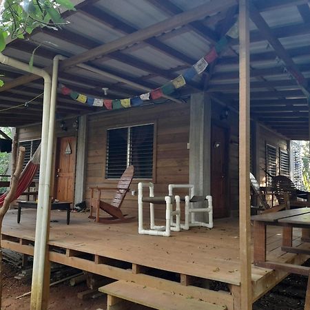 Apartments Chez Milady Utila Bagian luar foto