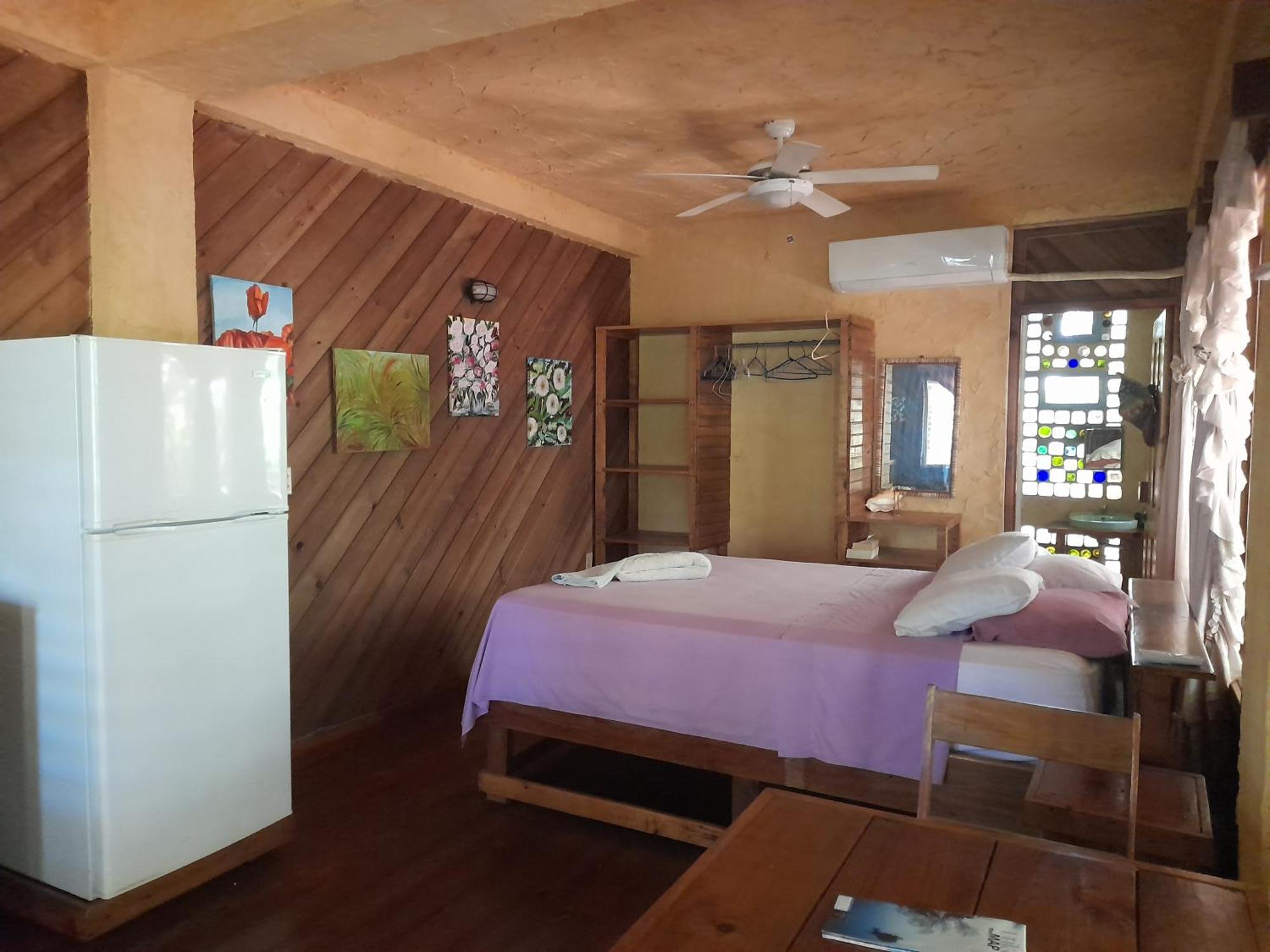 Apartments Chez Milady Utila Bagian luar foto