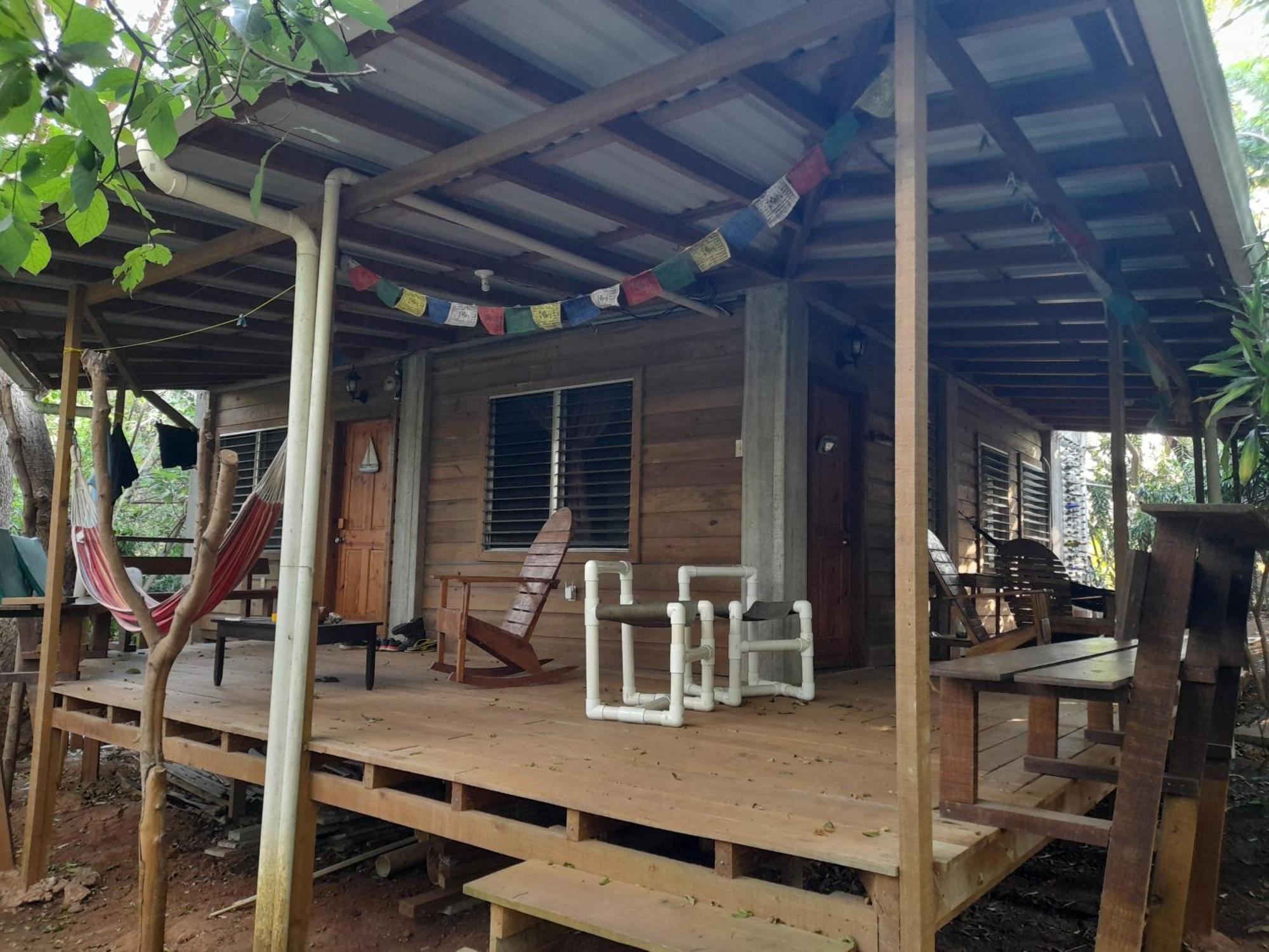 Apartments Chez Milady Utila Bagian luar foto