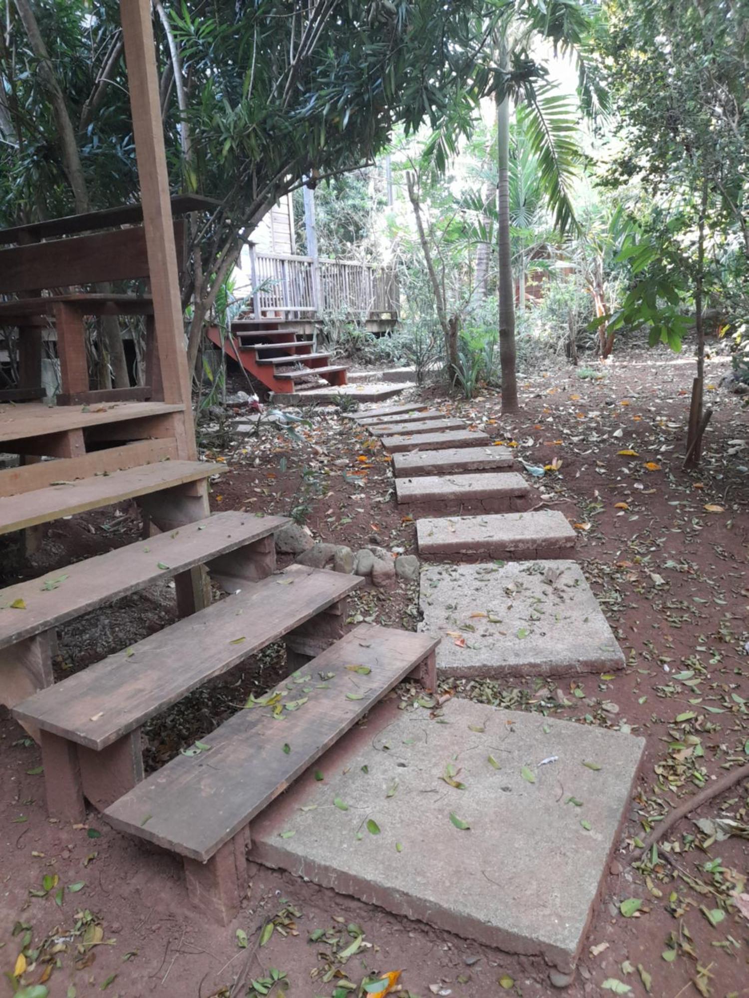Apartments Chez Milady Utila Bagian luar foto