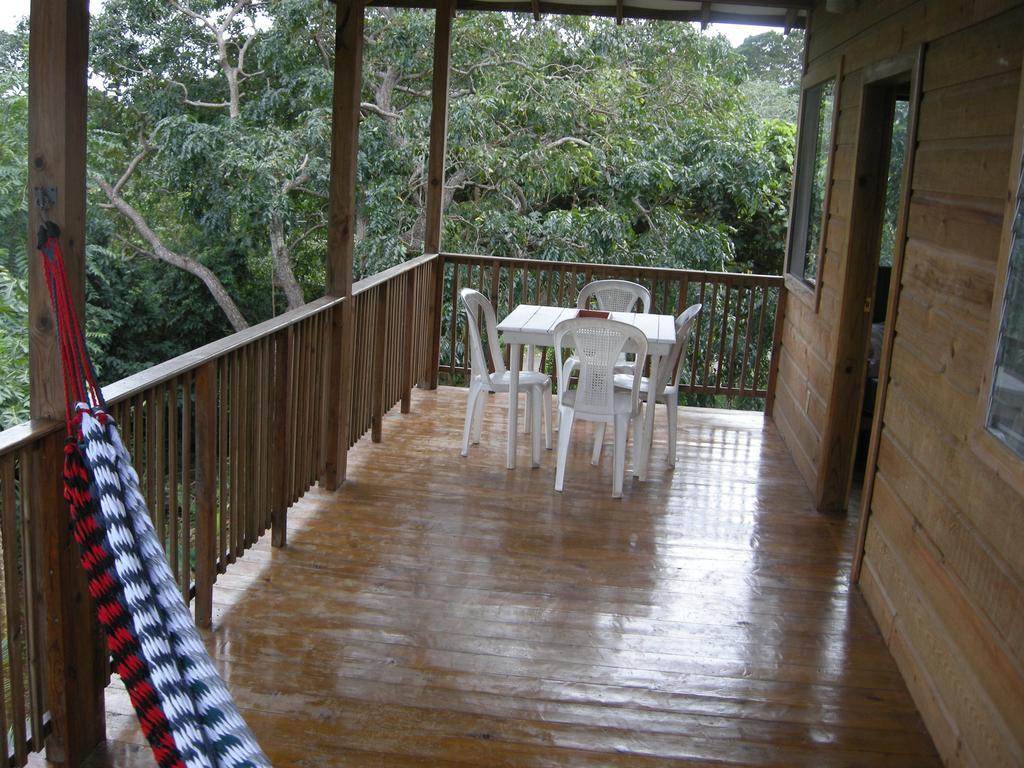 Apartments Chez Milady Utila Bagian luar foto