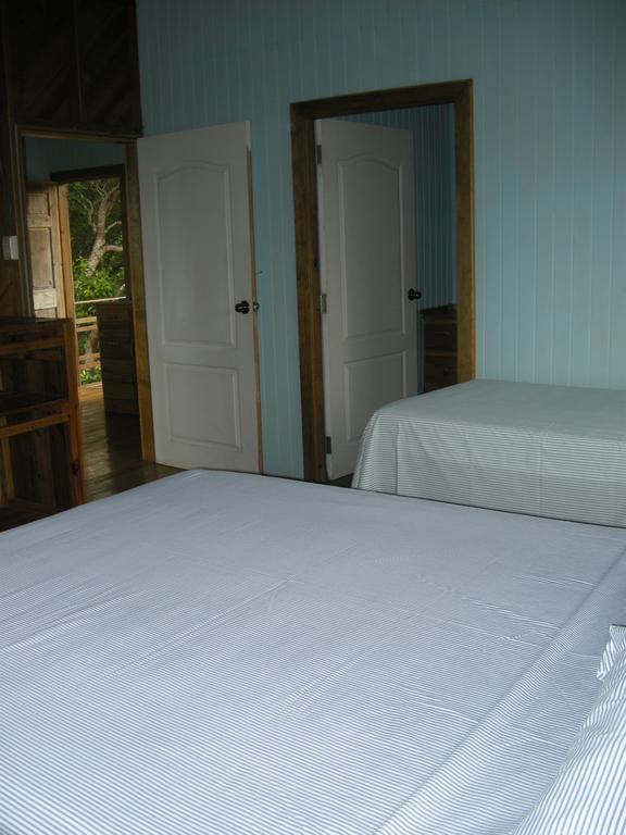 Apartments Chez Milady Utila Bagian luar foto