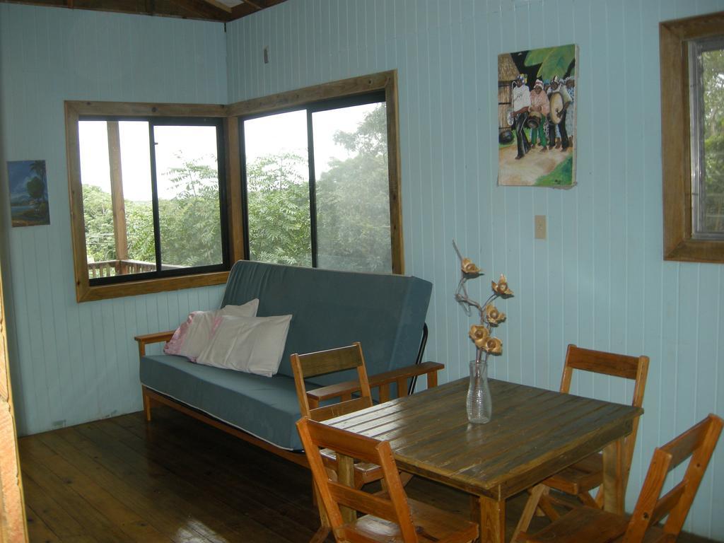 Apartments Chez Milady Utila Bagian luar foto