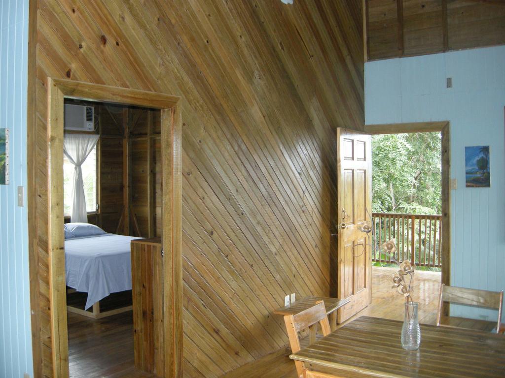 Apartments Chez Milady Utila Bagian luar foto