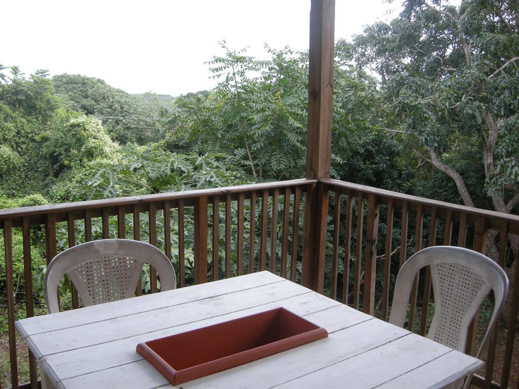 Apartments Chez Milady Utila Bagian luar foto