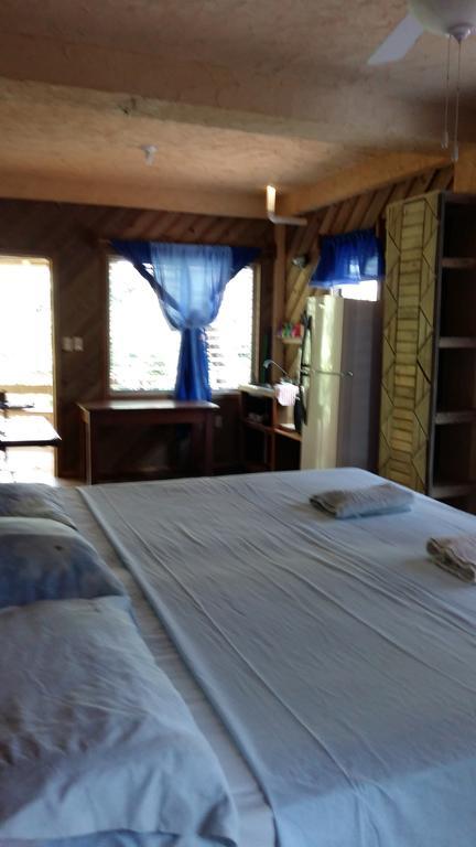 Apartments Chez Milady Utila Bagian luar foto
