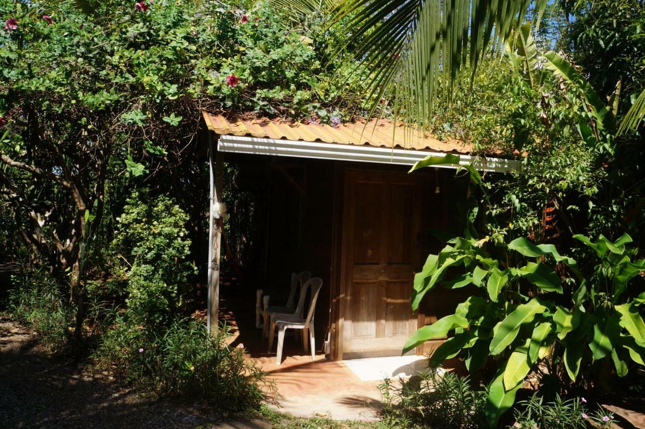 Apartments Chez Milady Utila Bagian luar foto